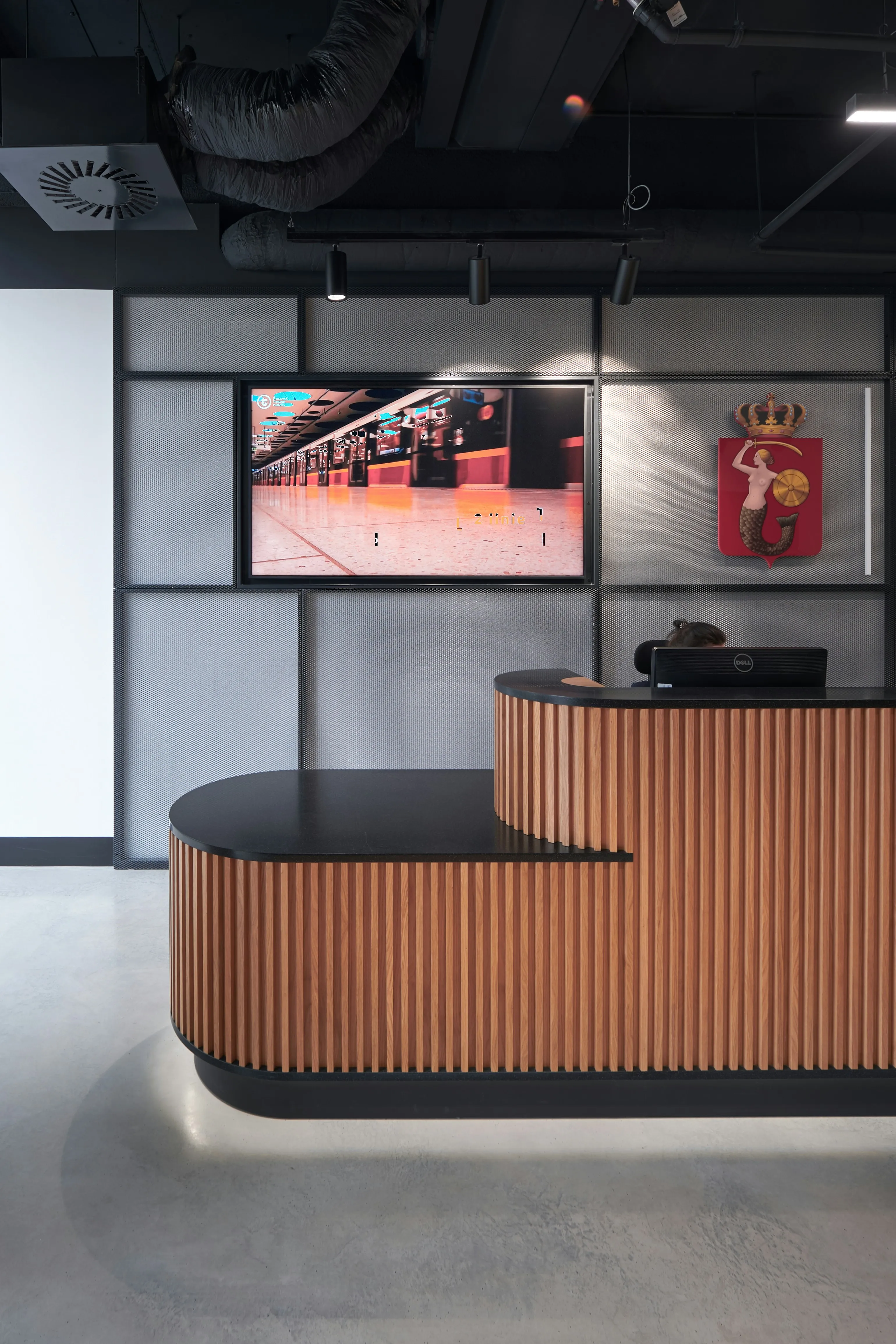Zabudowy ekspozycyjne do showroomu